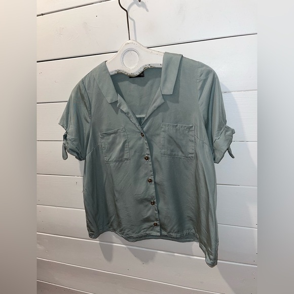 📍💚 Cherry Bobin – Sage Green Tencel Blouse – Size M - Picture 7 of 9